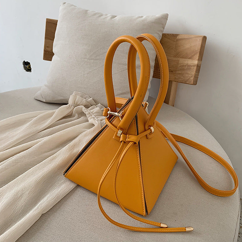 Sac triangulaire au design moderne et tendance