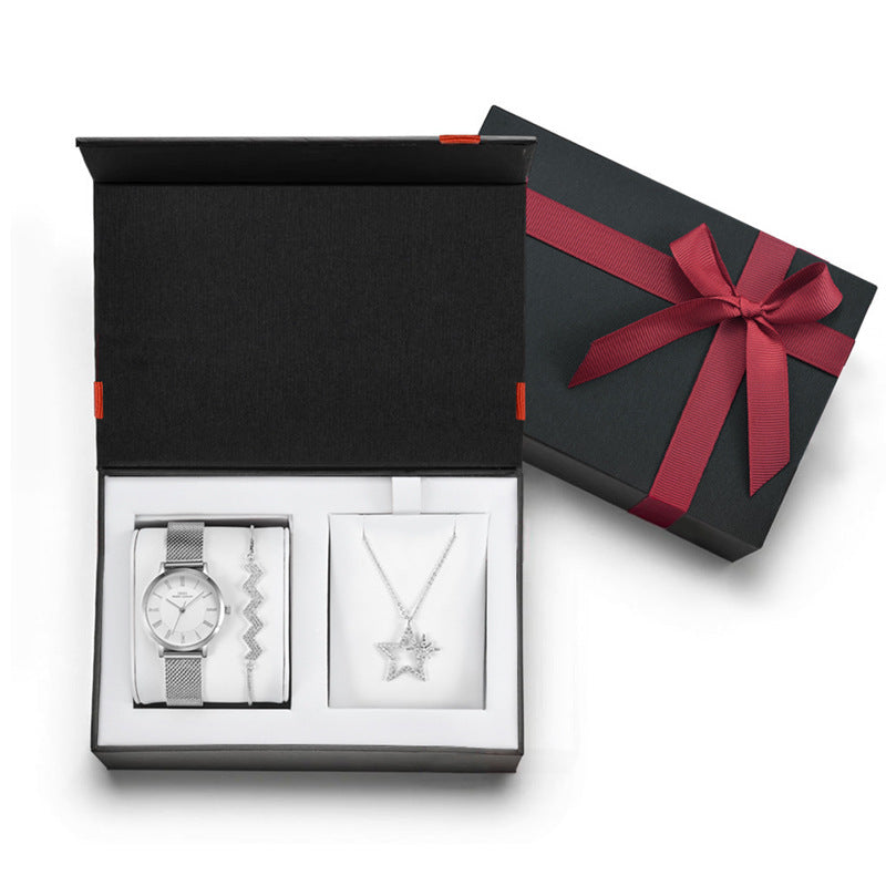 Coffret assorti avec montre à clapet, collier et bracelet