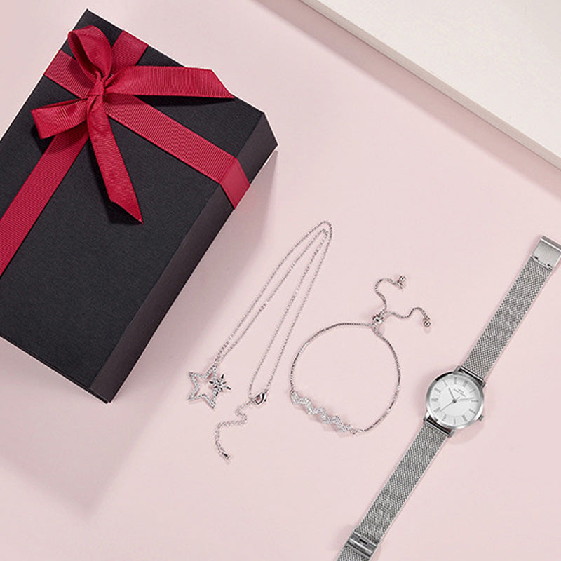Coffret assorti avec montre à clapet, collier et bracelet