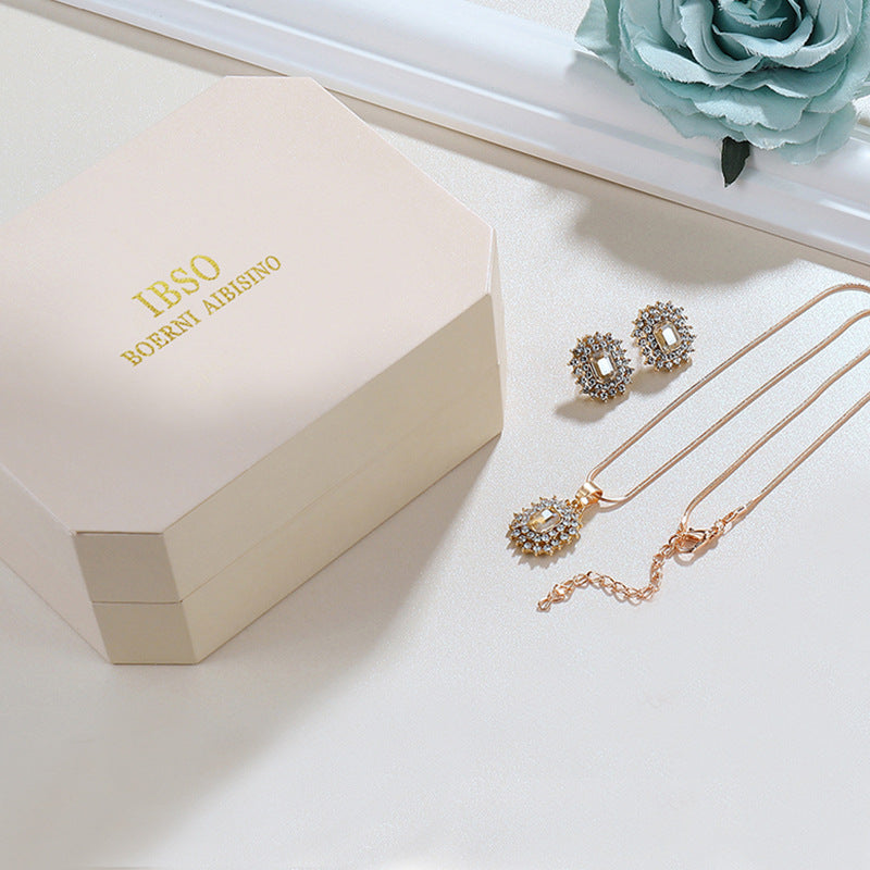 Coffret Montre femme tendance avec bracelet et strass