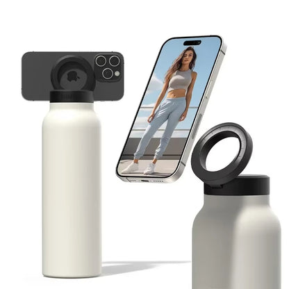 Insulated water bottle made of 304 stainless steel, double-walled vacuum insulation, with an integrated straw and an innovative magnetic system for attaching your phone. Perfect for sports, outdoor activities, and everyday use.
