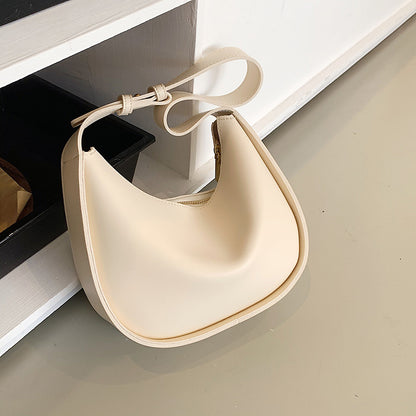 Sac porté épaule au design simple et polyvalent, idéal pour un style tendance au quotidien.